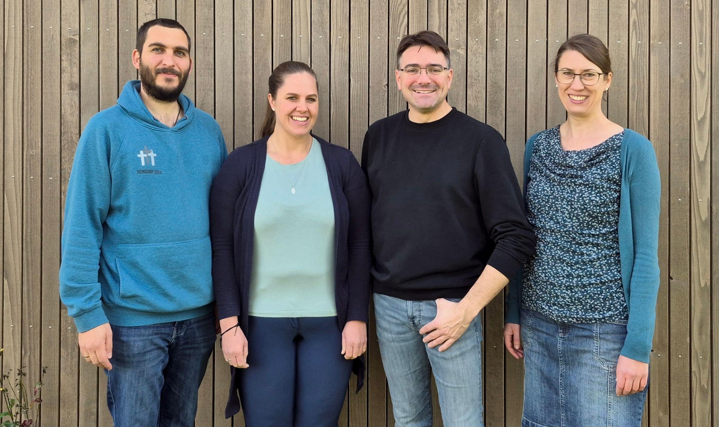 Das iP-Kernteam im Jahr 2025</br>
(von links): Jair, Christina, Alex, Carmen</br></br>
Wir freuen uns über Bewerber/innen für unsere FSJ-/BFD-Stelle.</br>
Weiter Infos hier: